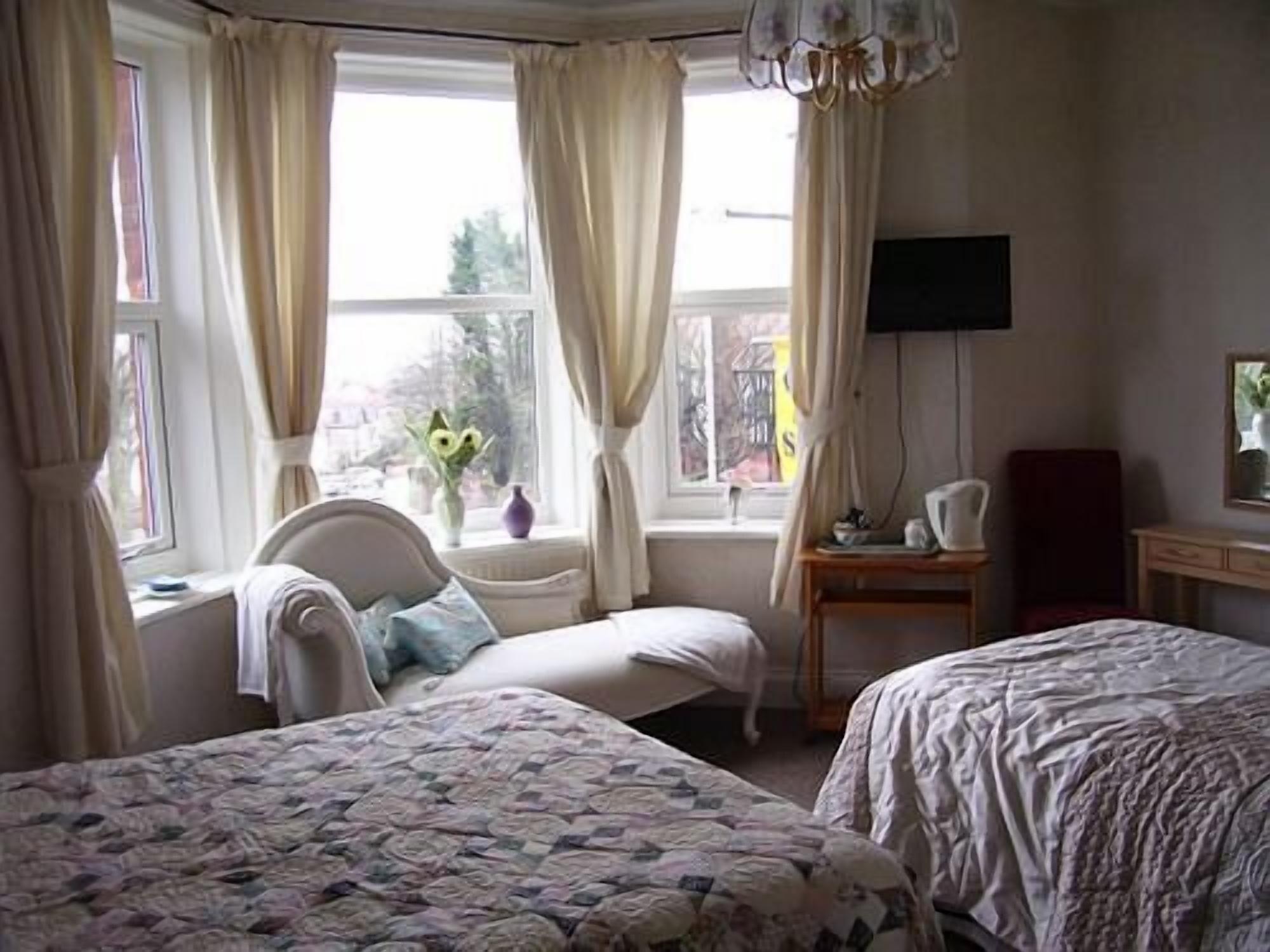 Green Bank Guest House Barrow-in-Furness Exterior photo